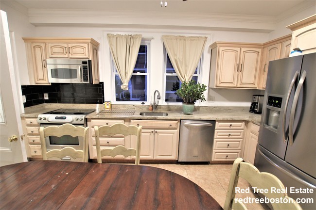 18 Holton St, Allston