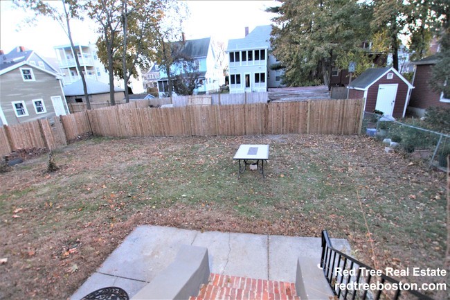 18 Holton St, Allston