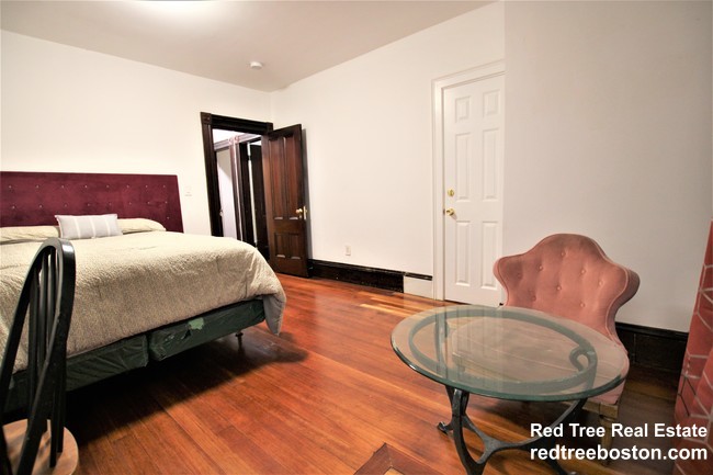 18 Holton St, Allston