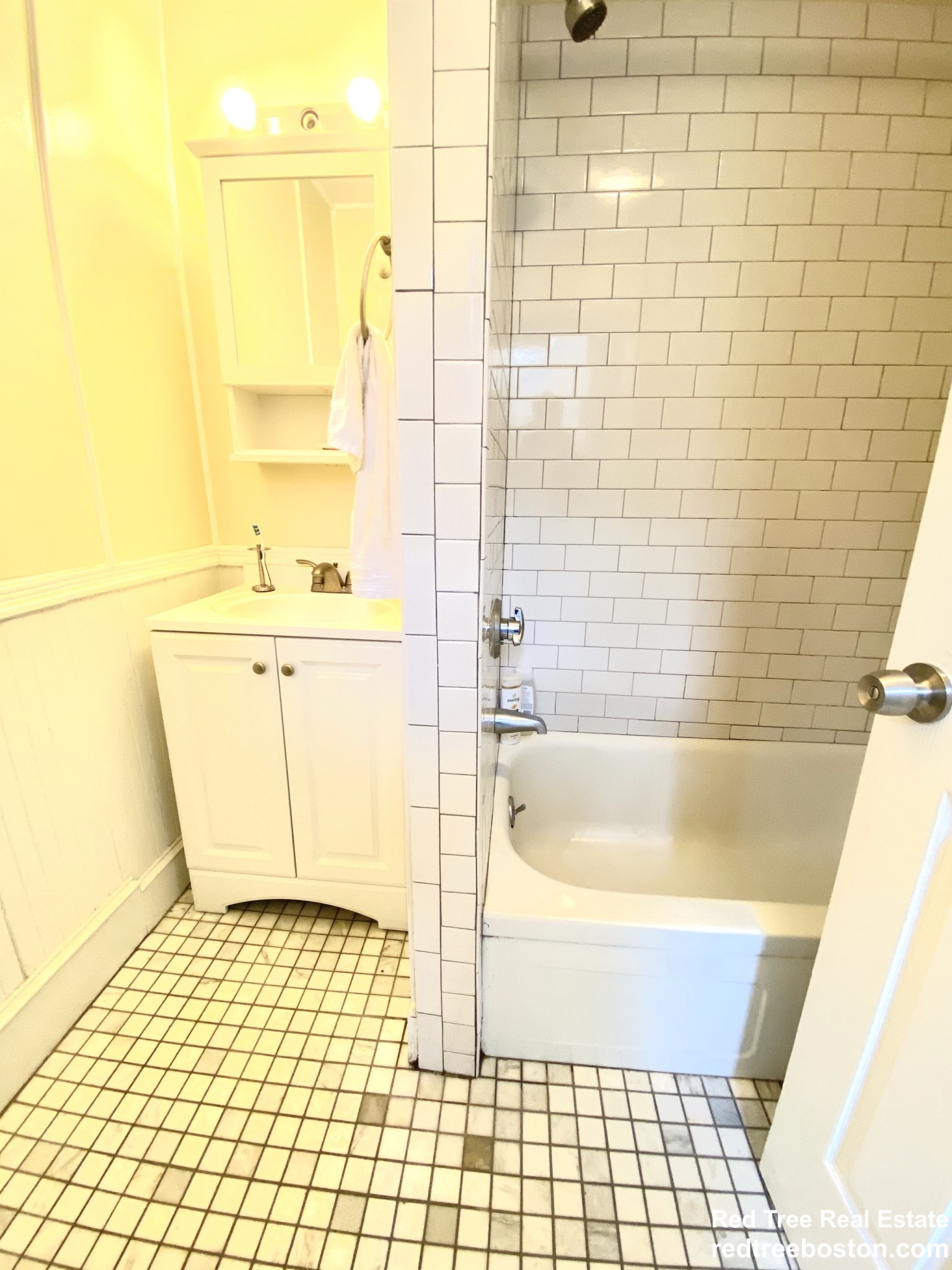 438 Meridian St, East Boston