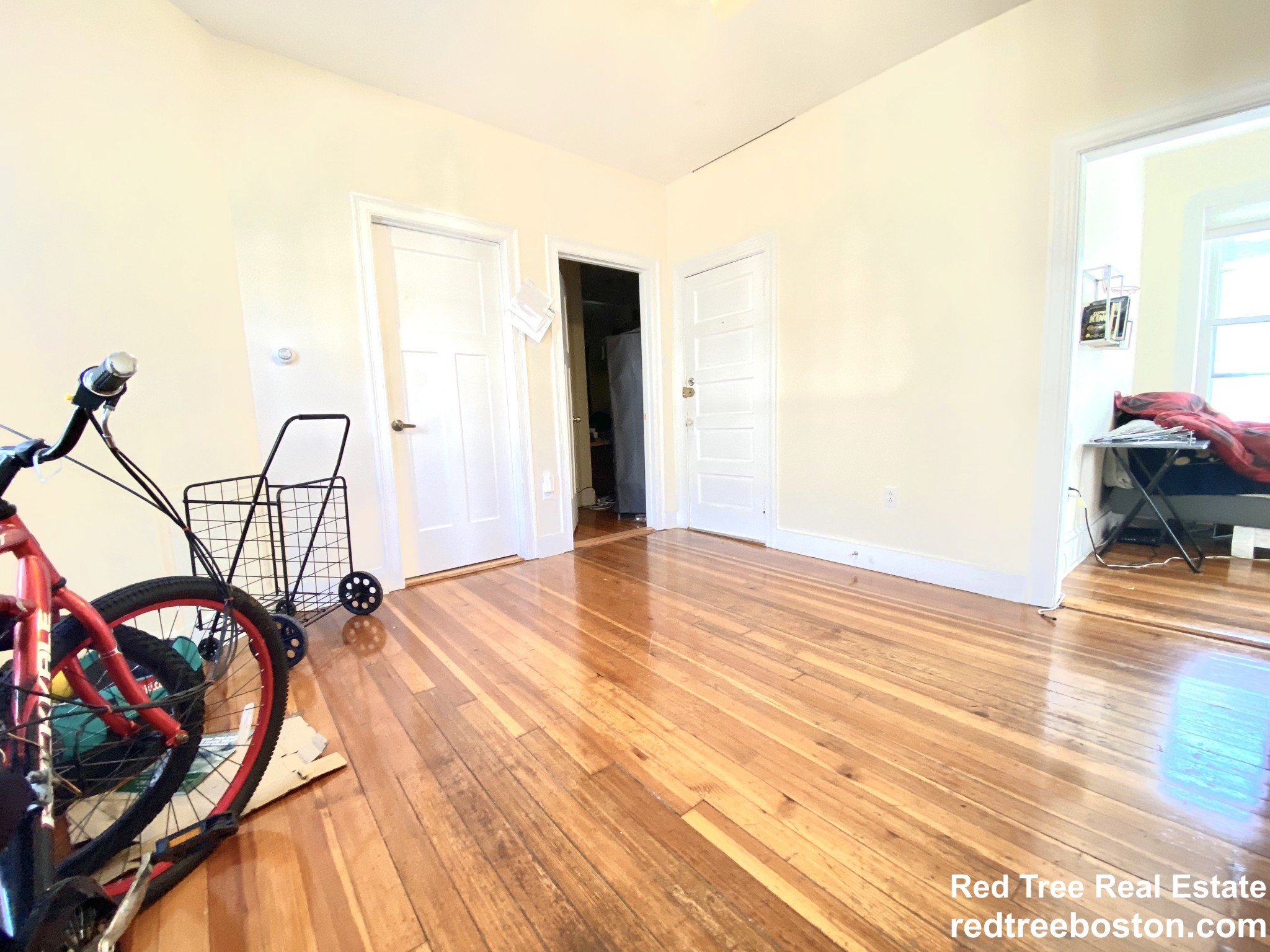 756 Saratoga St, East Boston