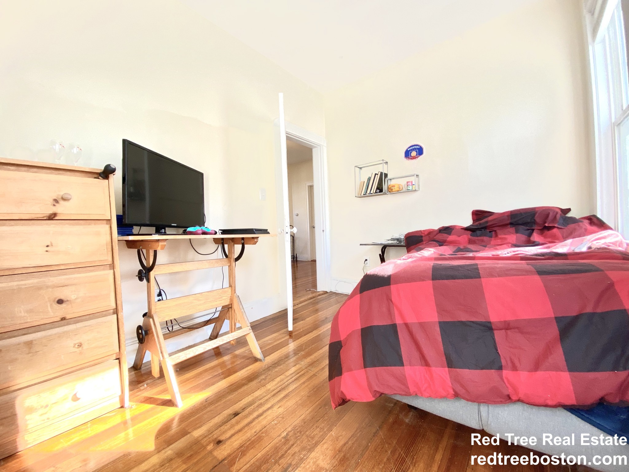 756 Saratoga St, East Boston