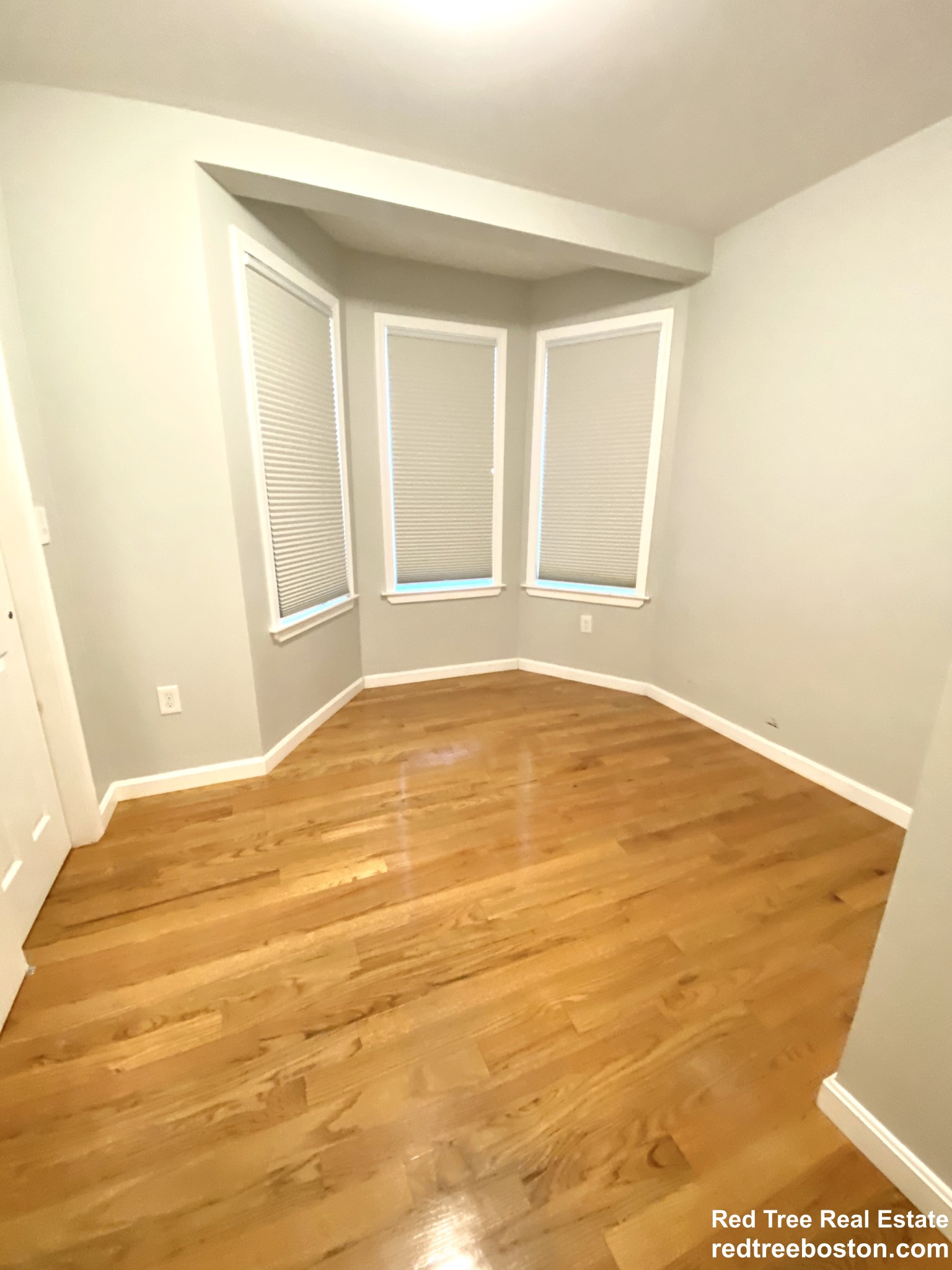 662 Saratoga St, East Boston