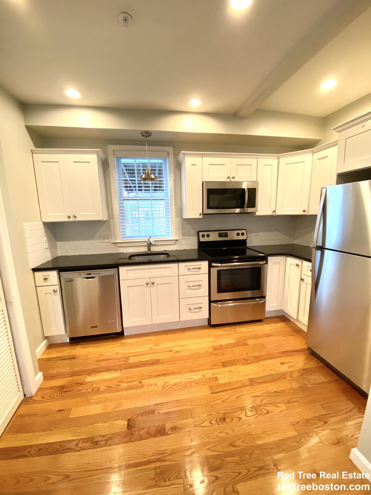 662 Saratoga St, East Boston