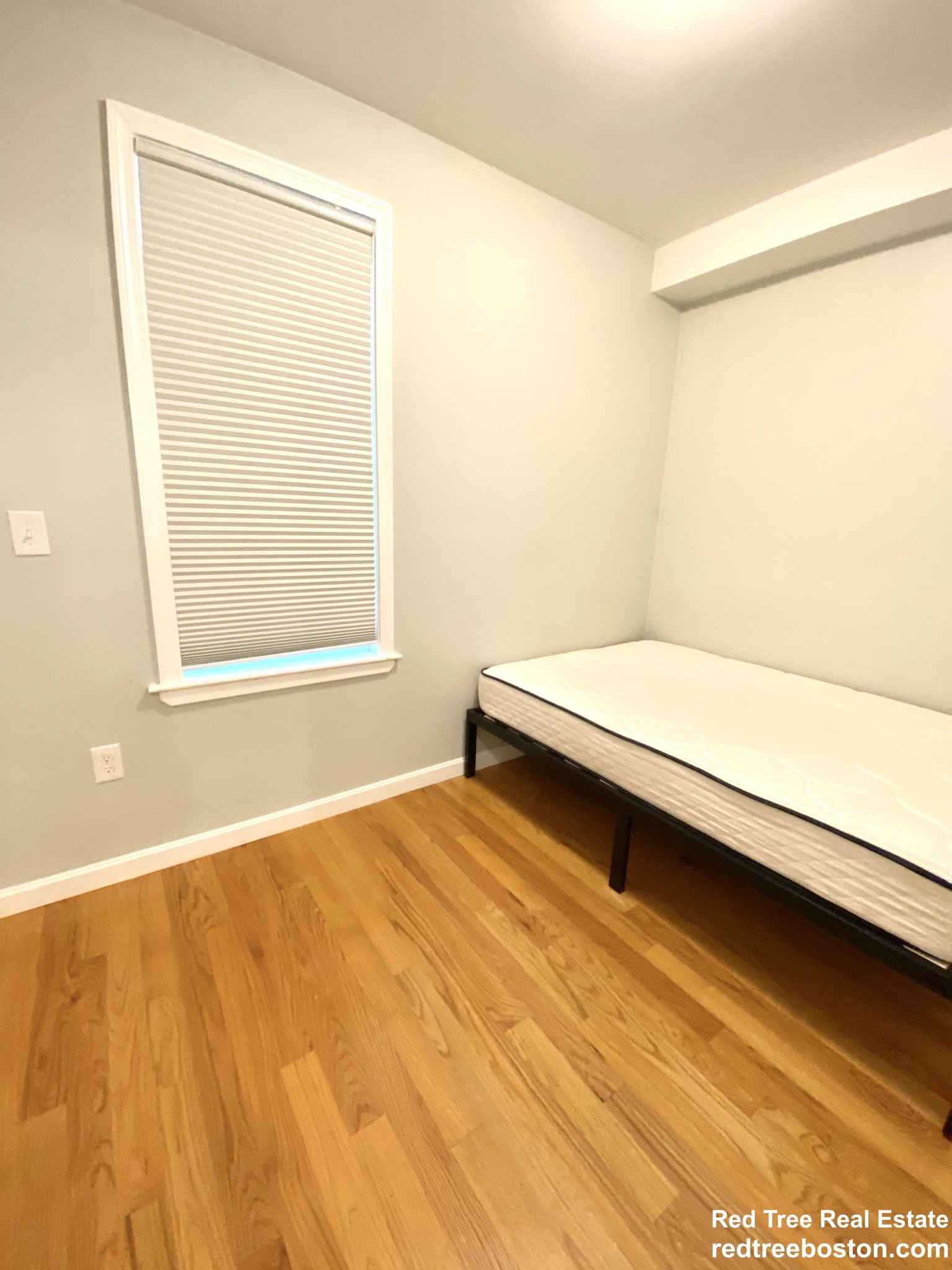 662 Saratoga St, East Boston