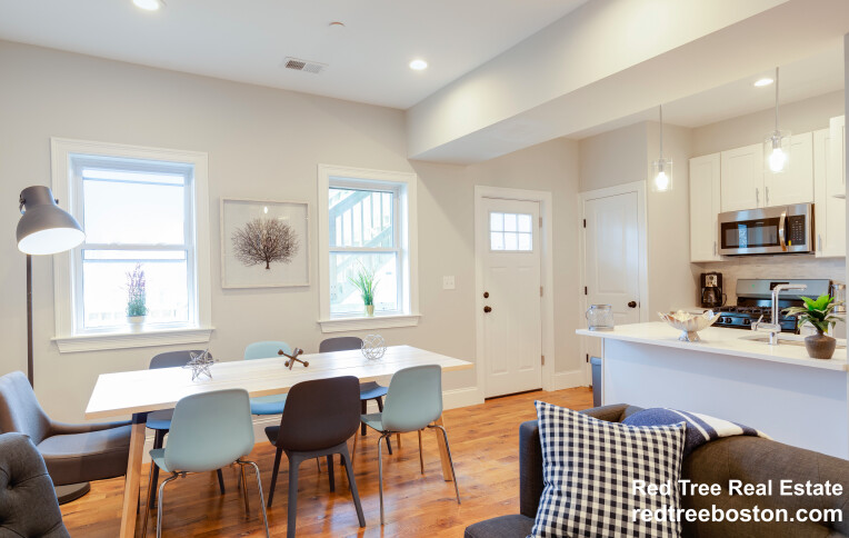 128 Bremen St, East Boston