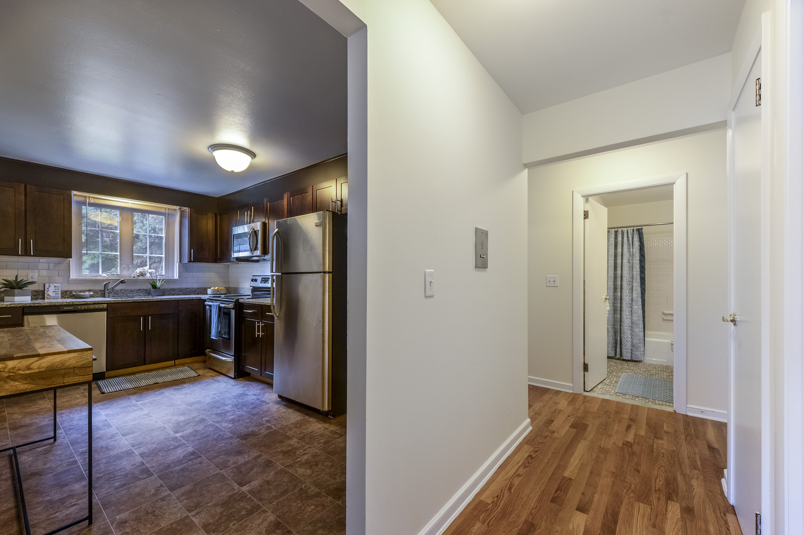 8 Captain Parker Arms, Five Fields