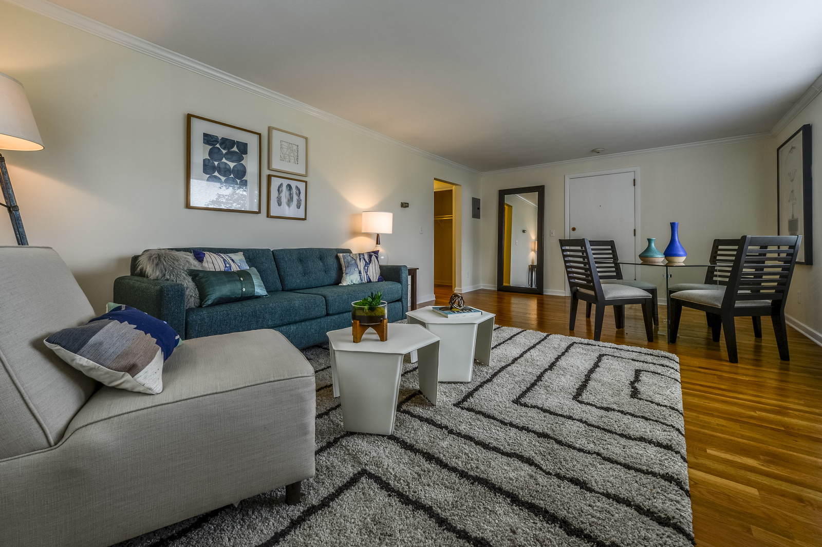 8 Captain Parker Arms, Five Fields