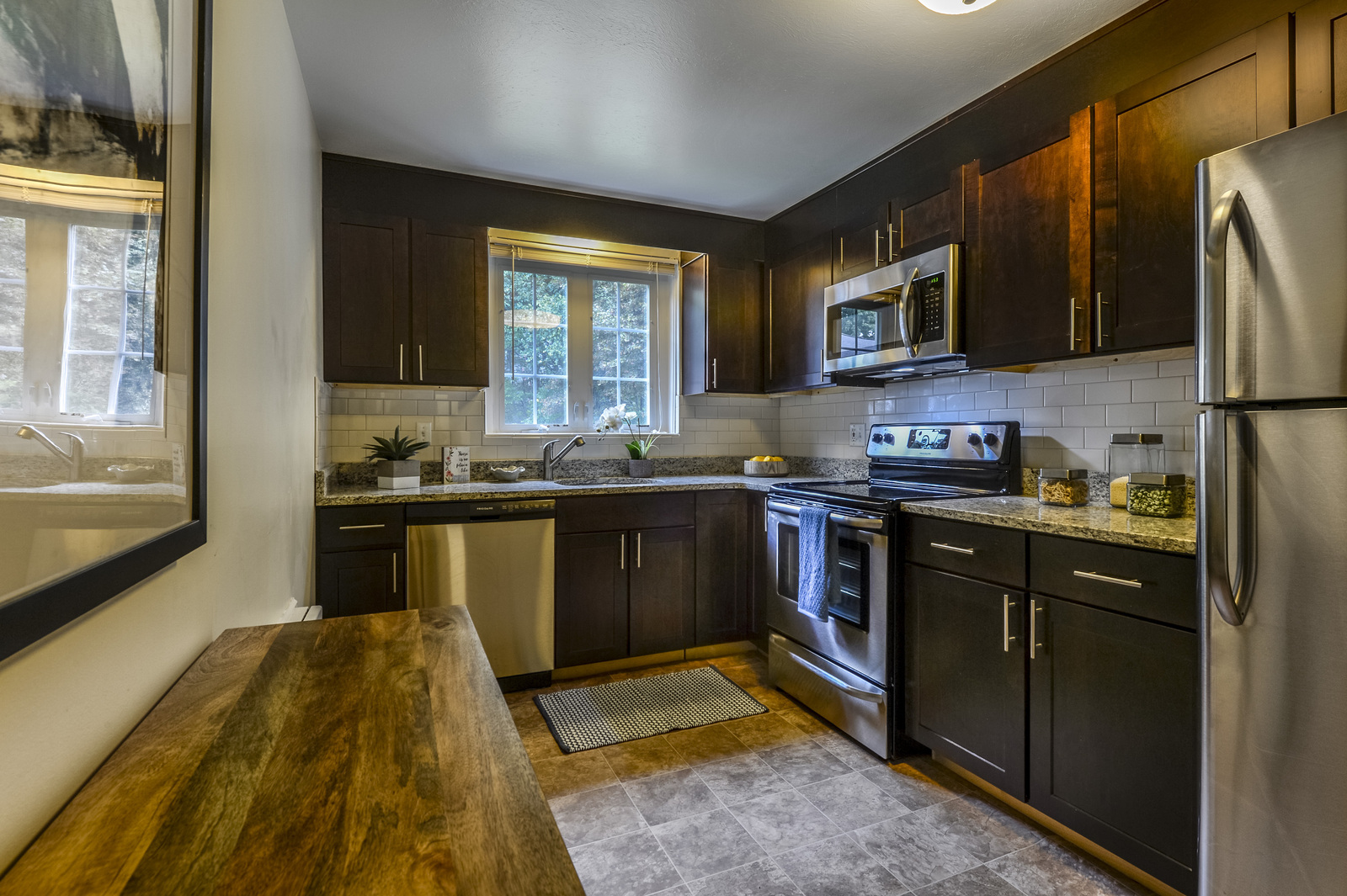 8 Captain Parker Arms, Five Fields