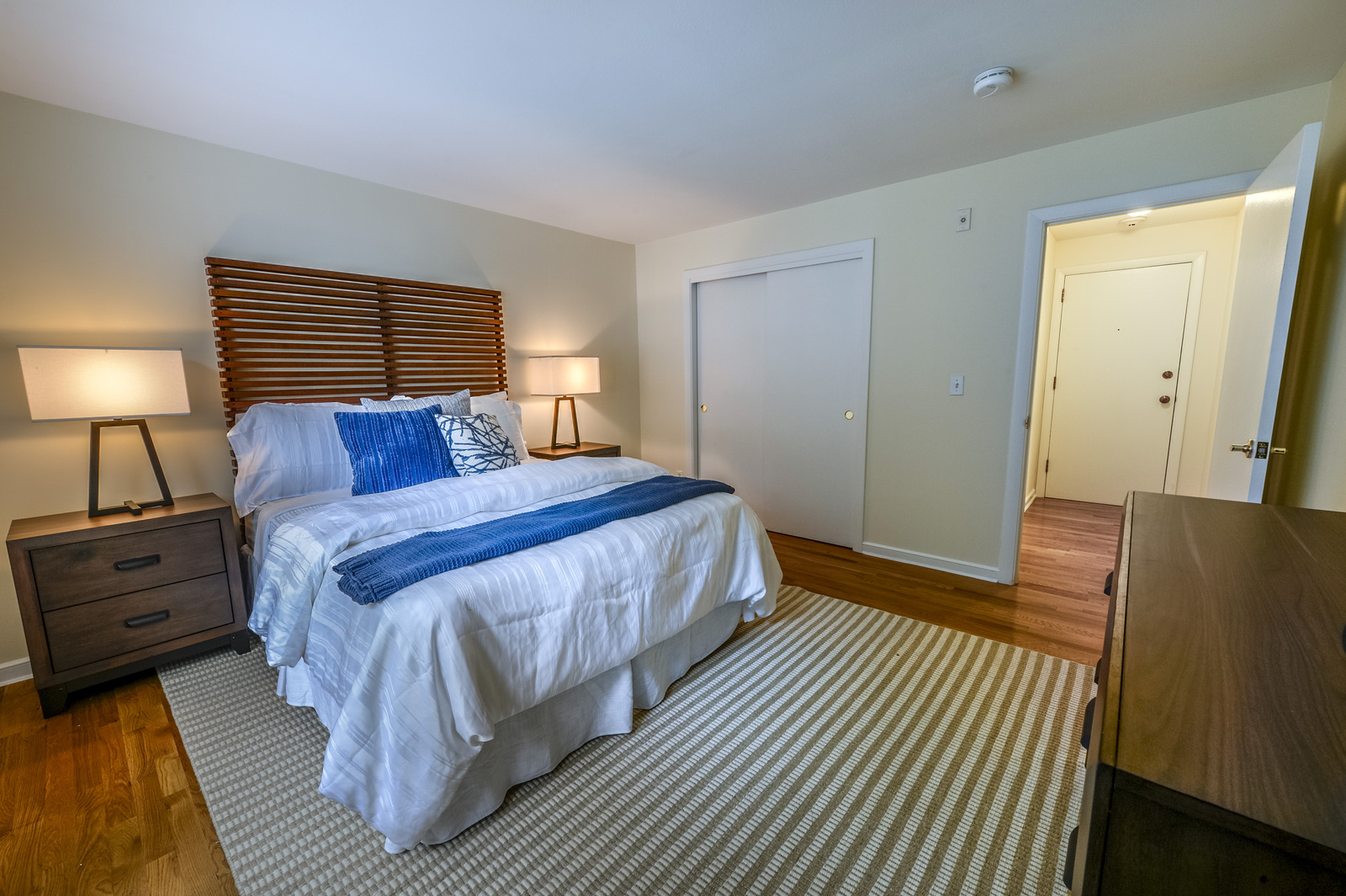 8 Captain Parker Arms, Five Fields