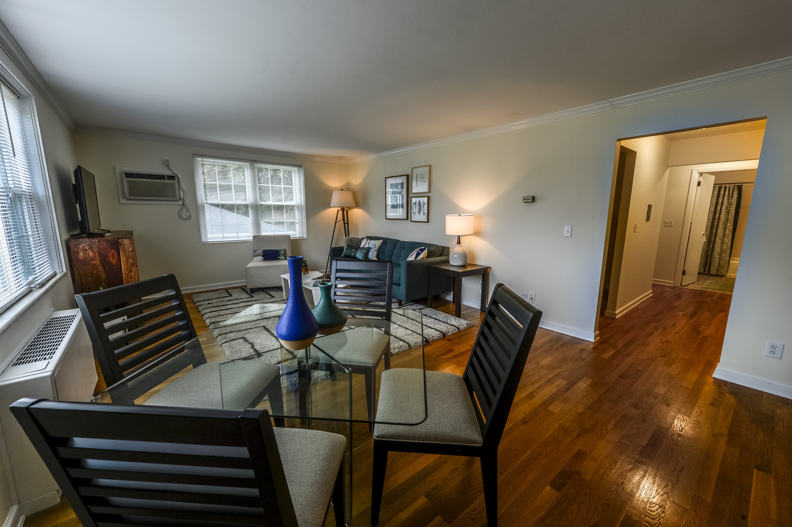 8 Captain Parker Arms, Five Fields