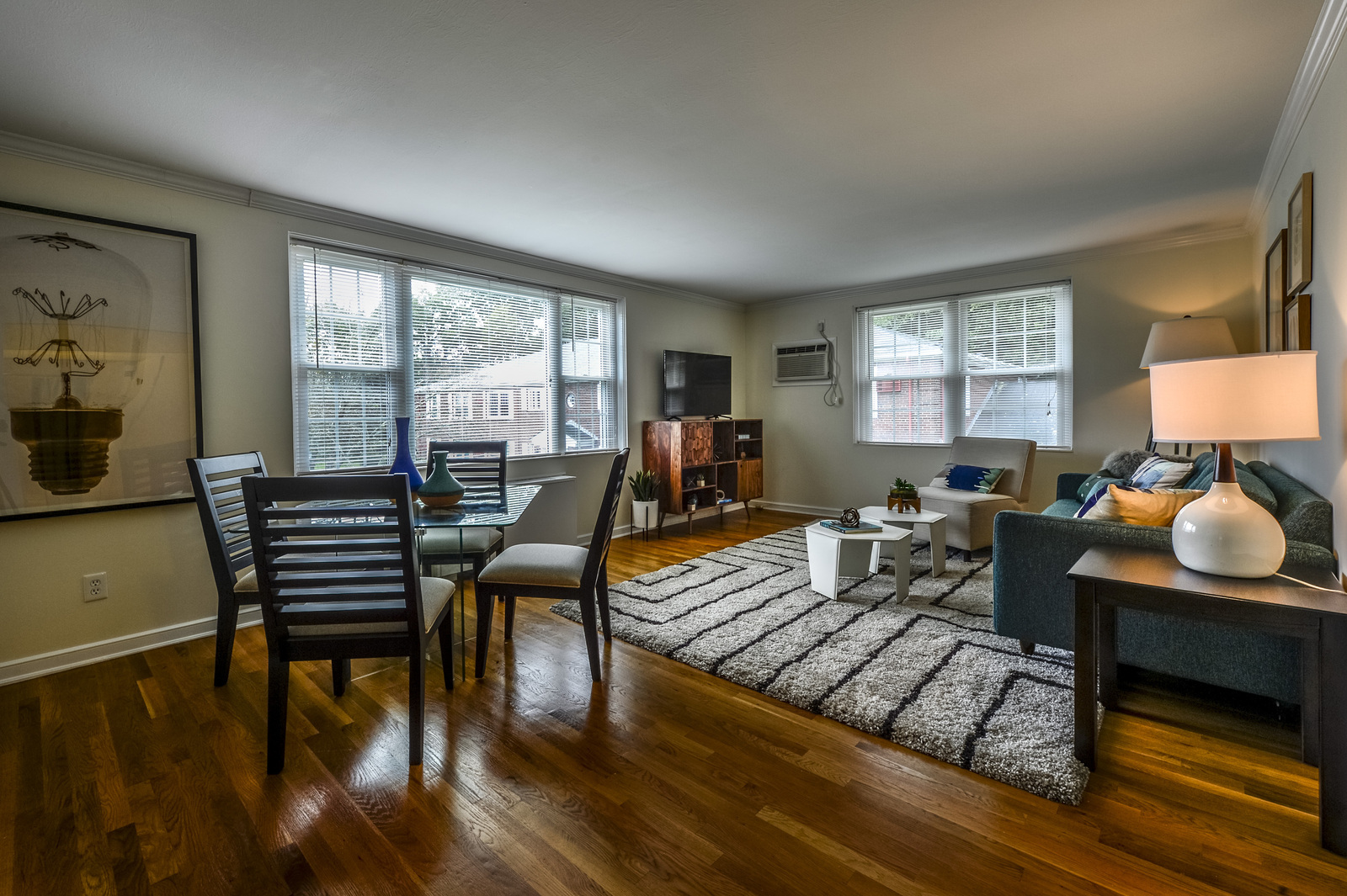 8 Captain Parker Arms, Five Fields