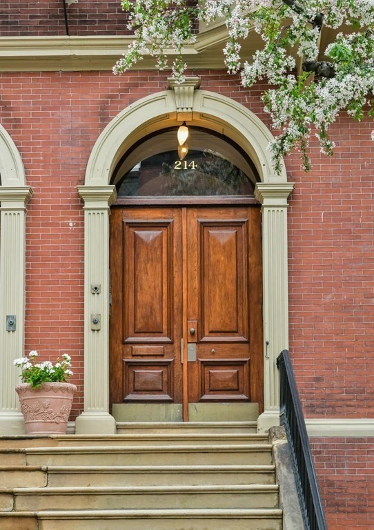 214 Beacon St, Back Bay