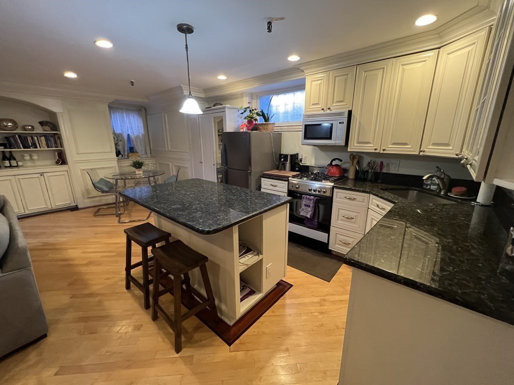 20 Gloucester St, Back Bay