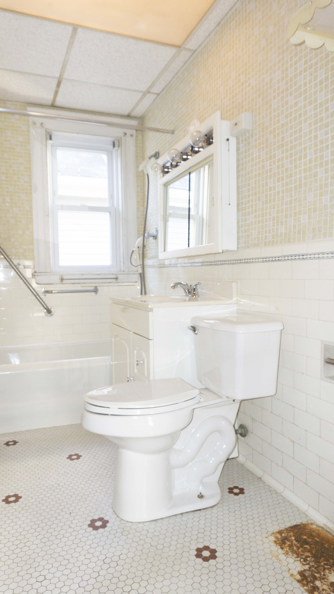 472474 Western Ave, Brighton