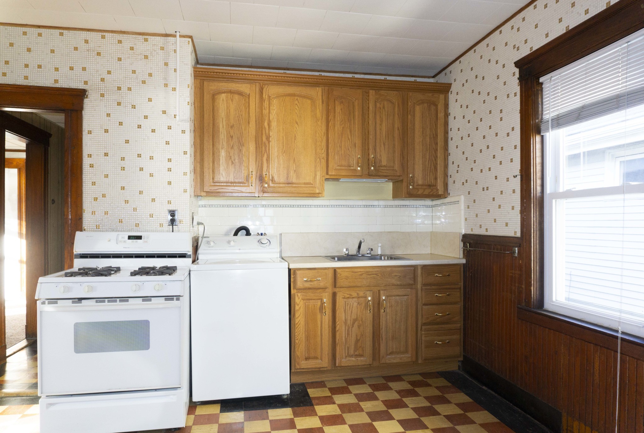 472474 Western Ave, Brighton