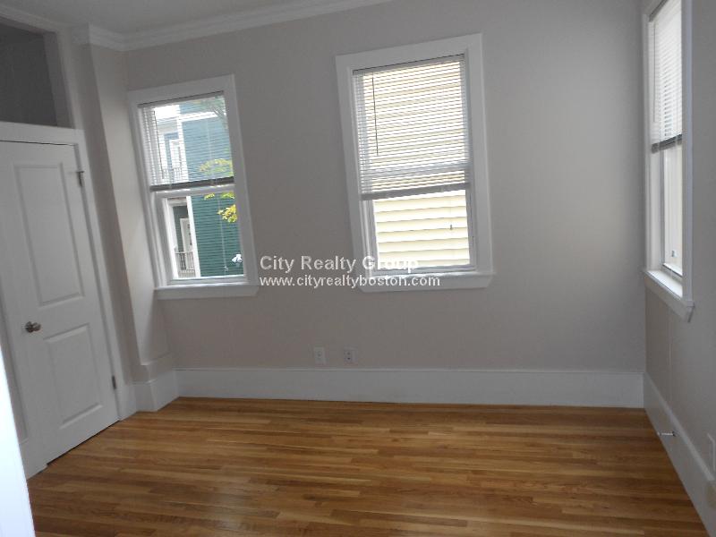 10 Guild St, Roxbury