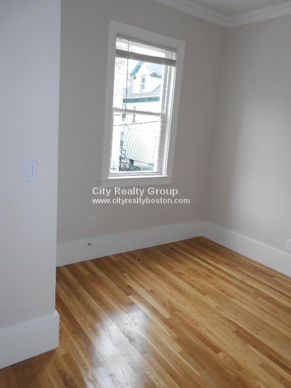 10 Guild St, Roxbury