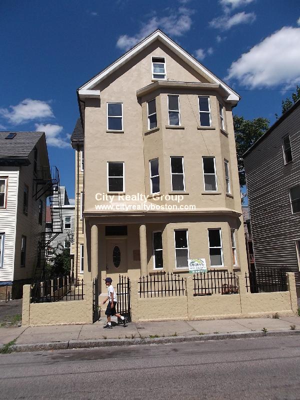 66 Mozart St, Jamaica Plain