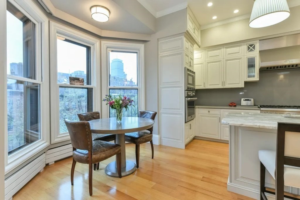 214 Beacon St, Back Bay