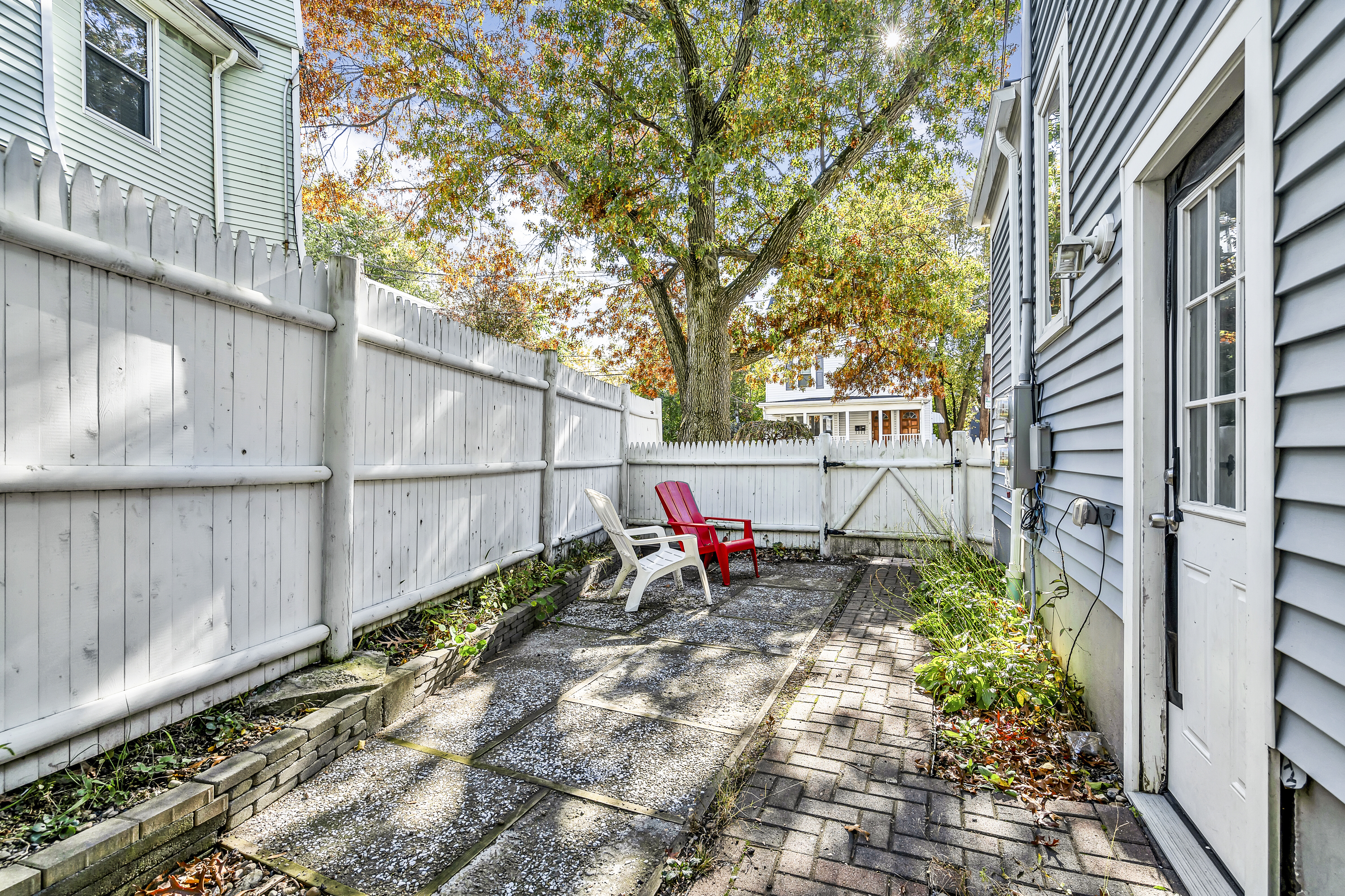 12 Bradbury St, Allston