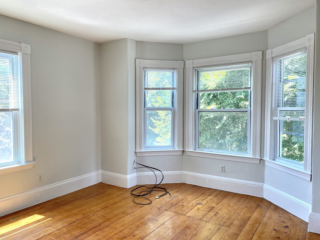 64 6th St, East Cambridge