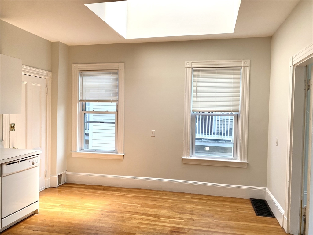 64 6th St, East Cambridge