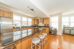 51 Winslow Rd, North Brookline