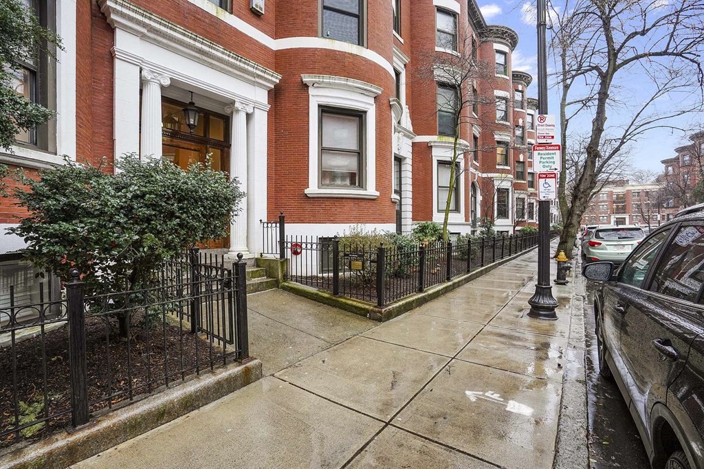 95 Gainsborough St, Fenway