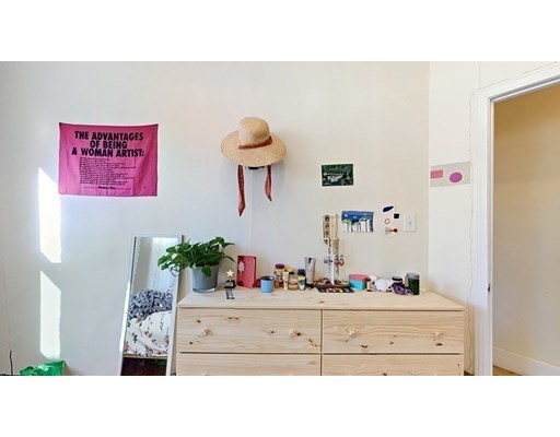 17 Chilcott Pl, Jamaica Plain