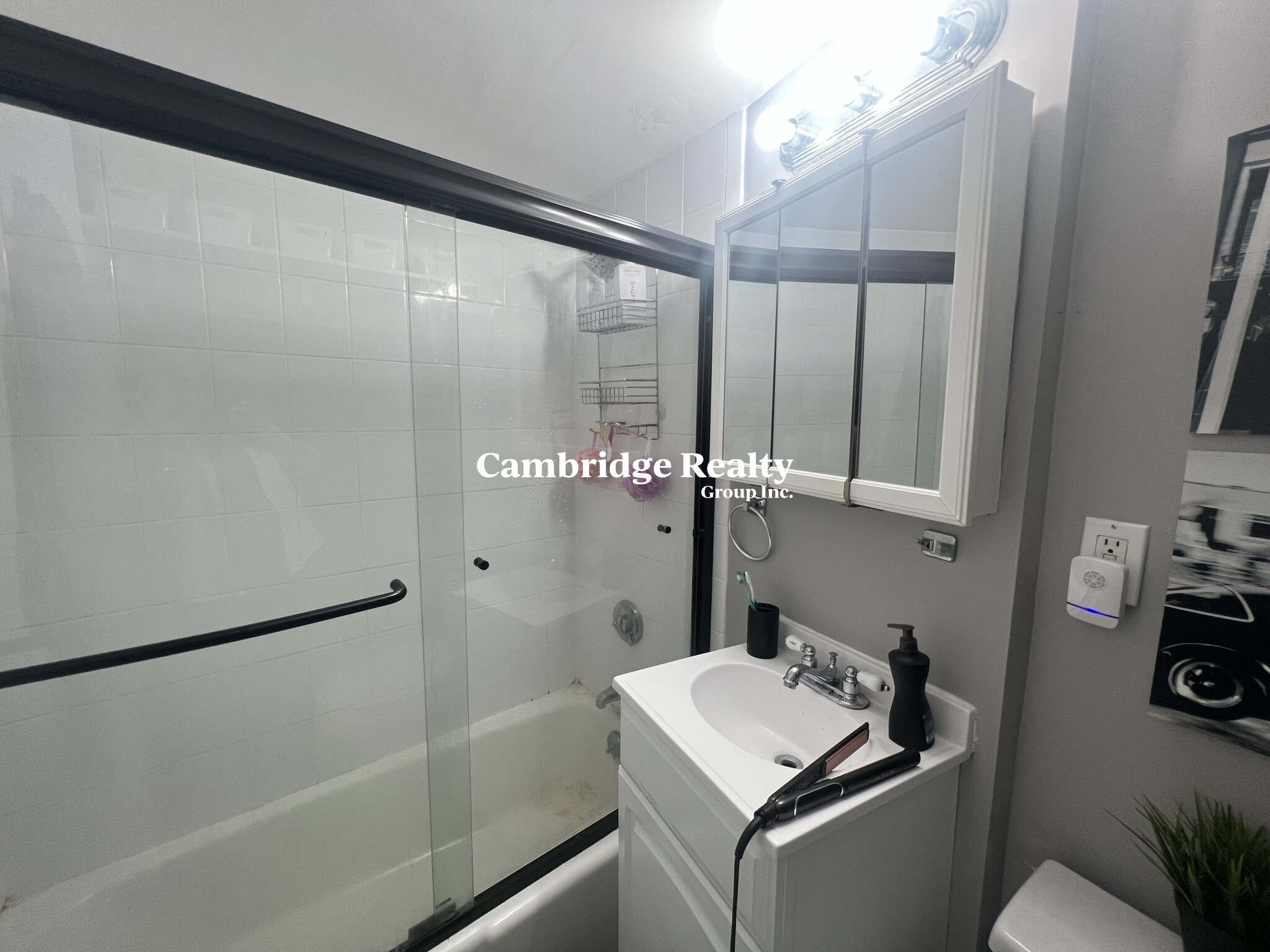 516 Green St, Central Square