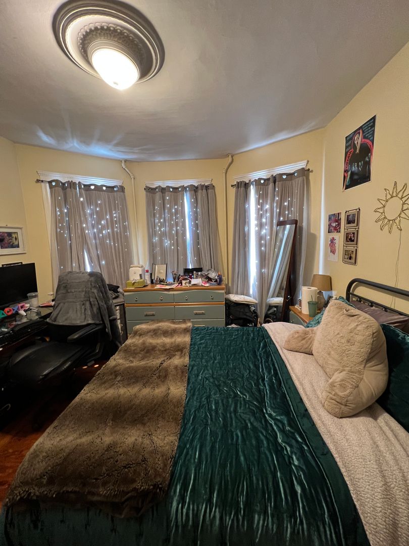 17 Dow St, West Somerville