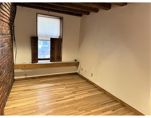 162 Commercial St, Waterfront