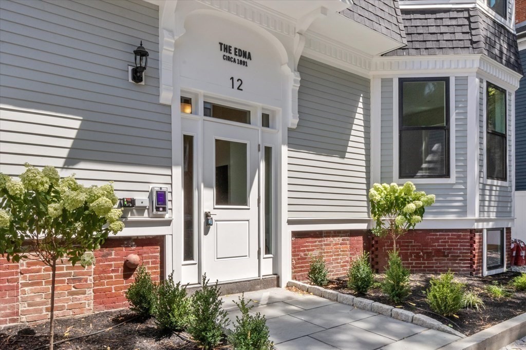 12 Arnold Cir, Mid Cambridge