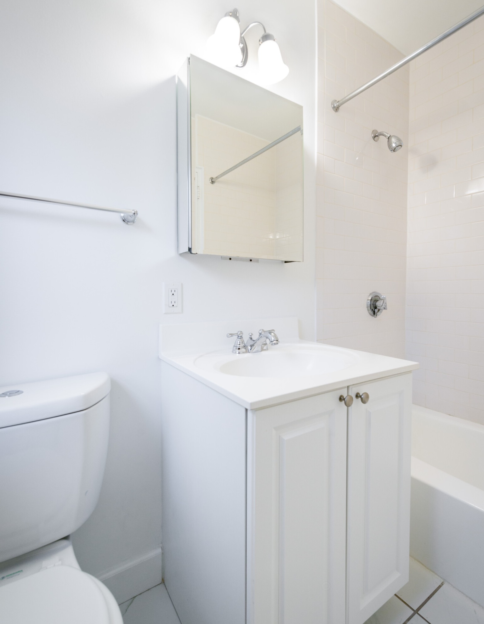 89 Thornton Rd, Chestnut Hill