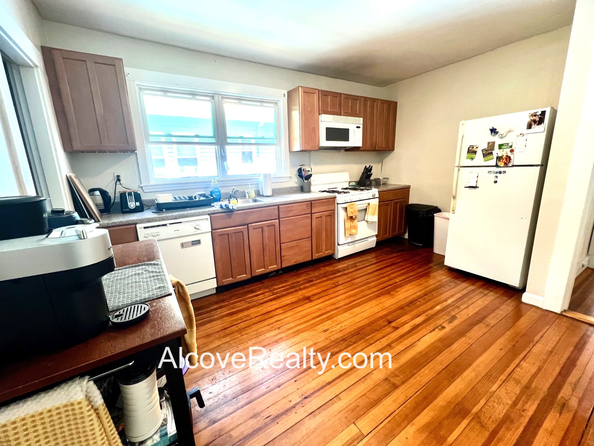 24 Burnham St, Tufts