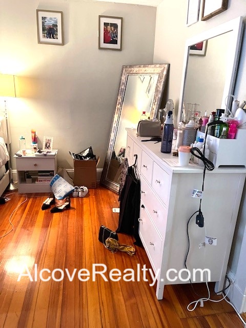 66 Simpson Ave, Tufts