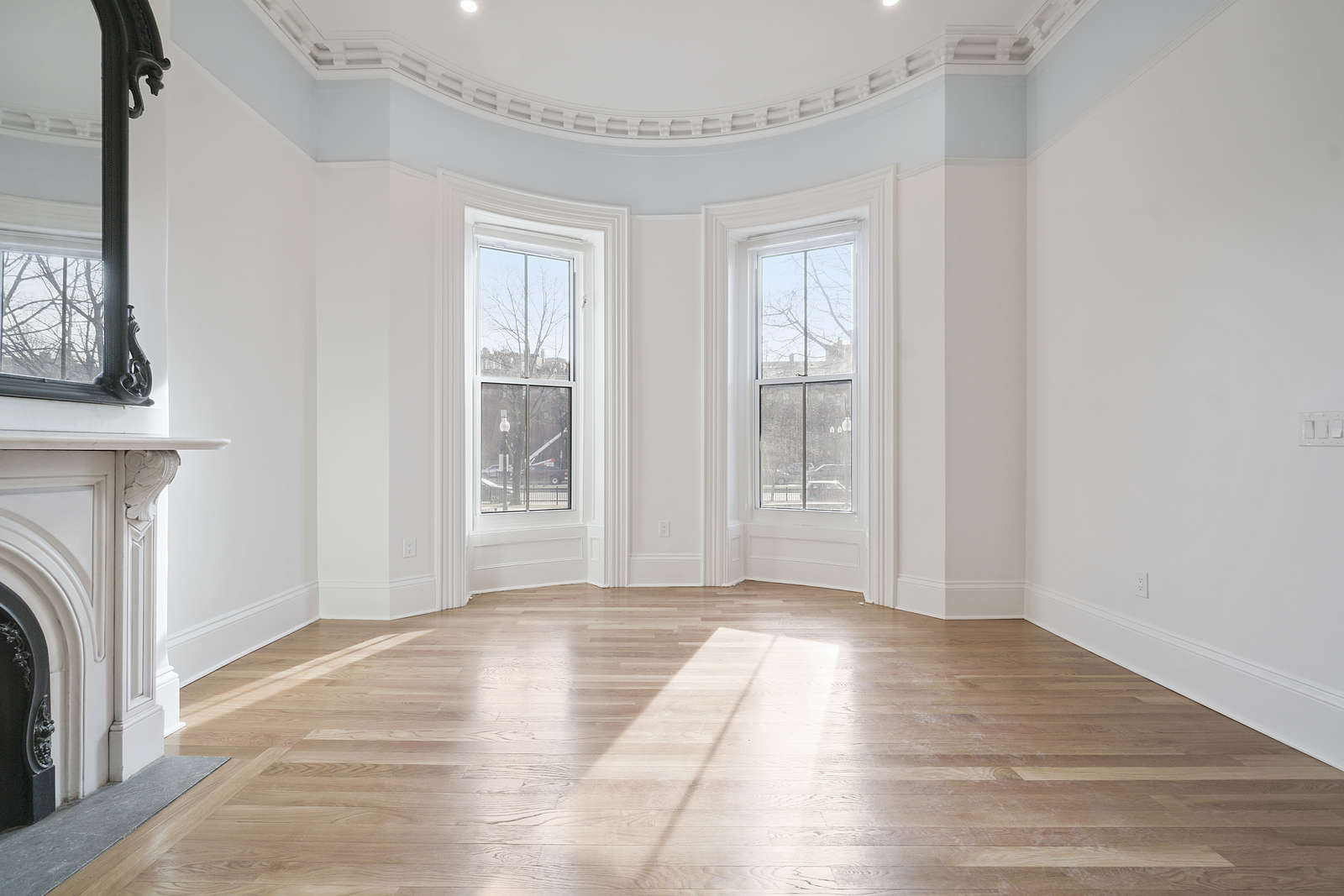 554 Massachusetts Ave, South End