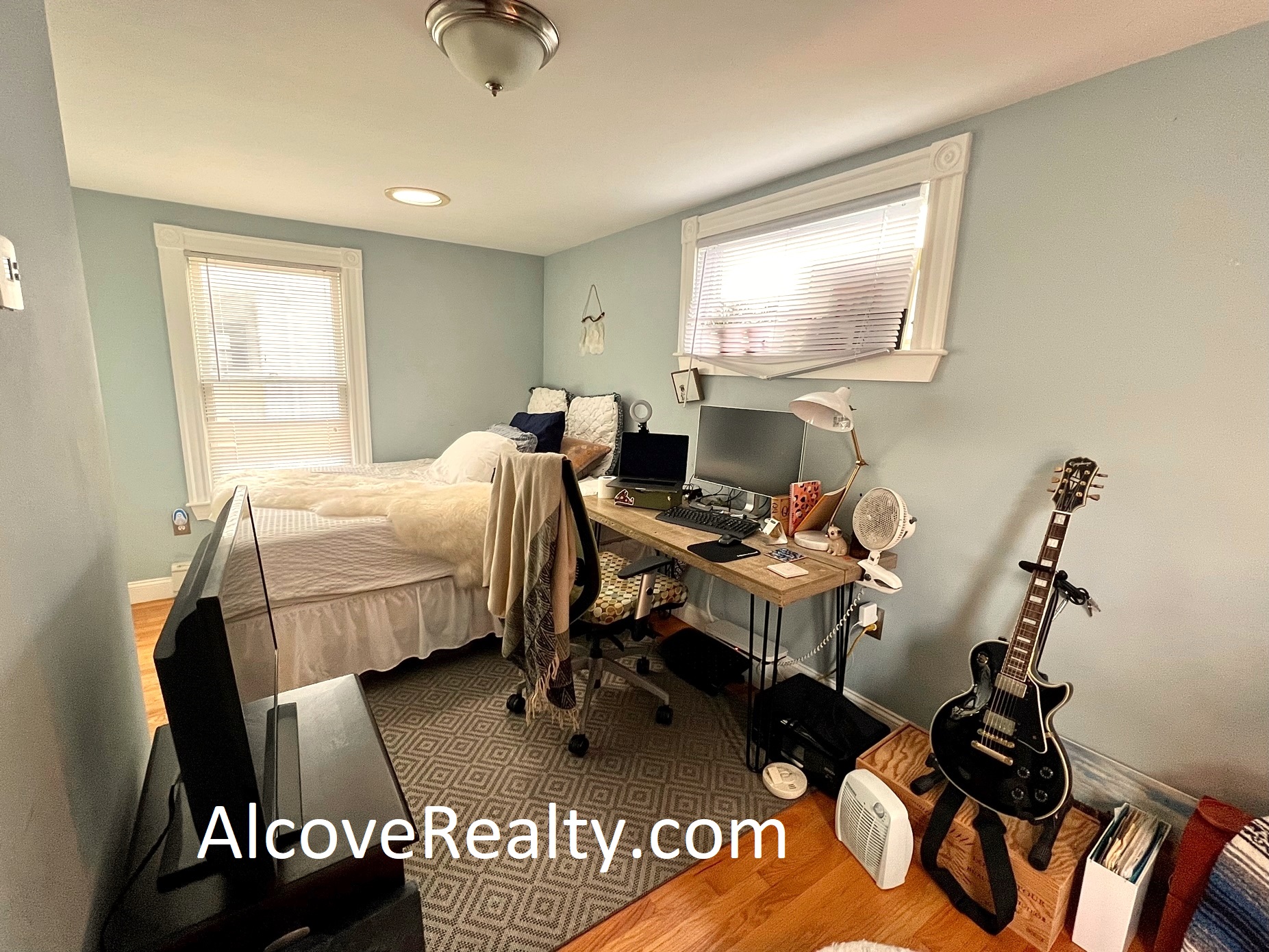 12 Fiske Ave, Magoun Square