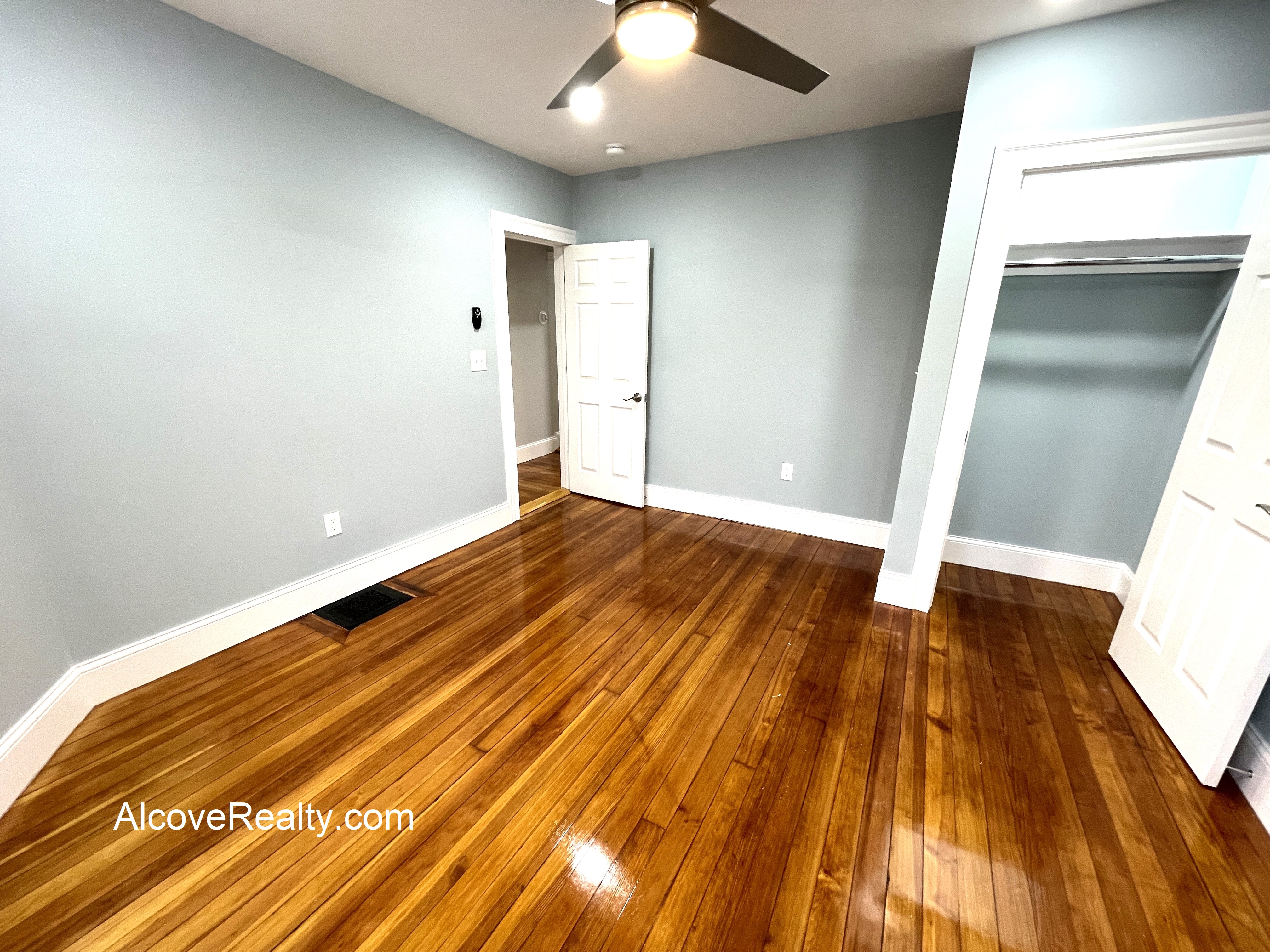 3 Mossland St, Porter Square