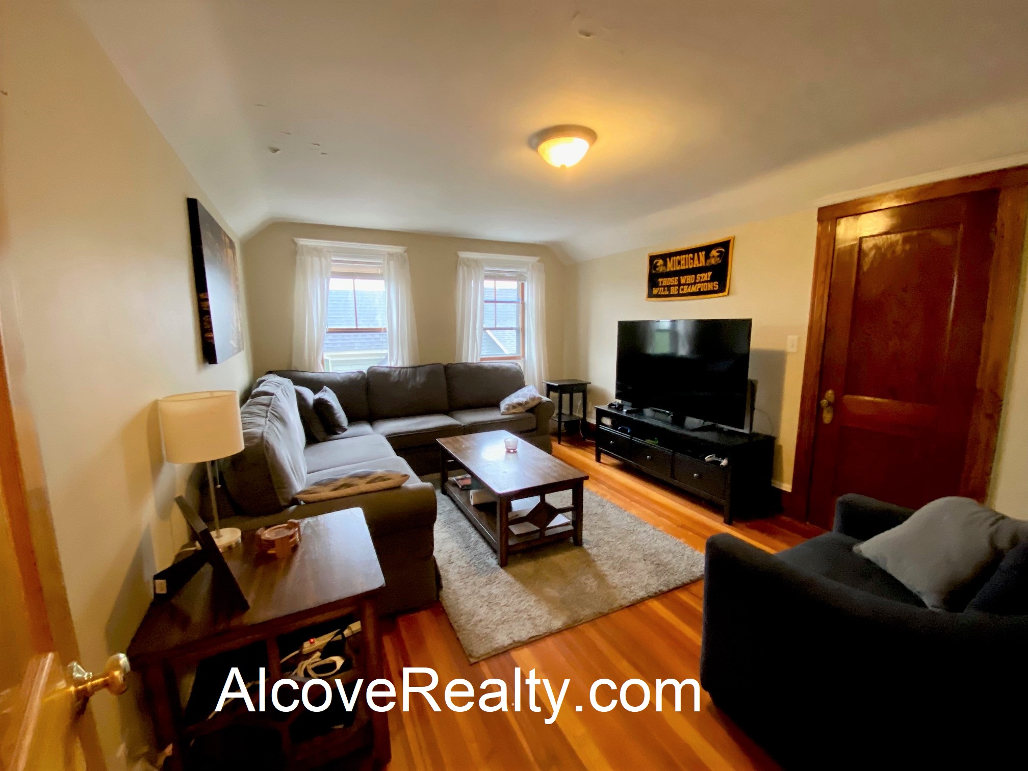 72 Powder House Boulevard, Tufts