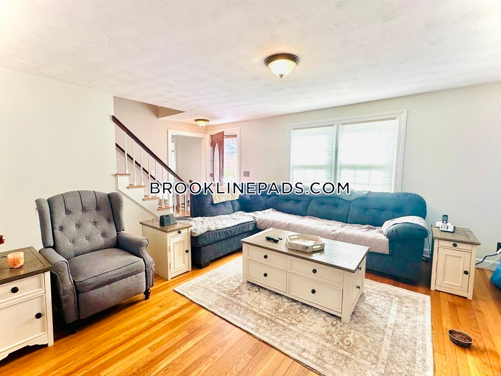 49 Hackensack Rd, Chestnut Hill