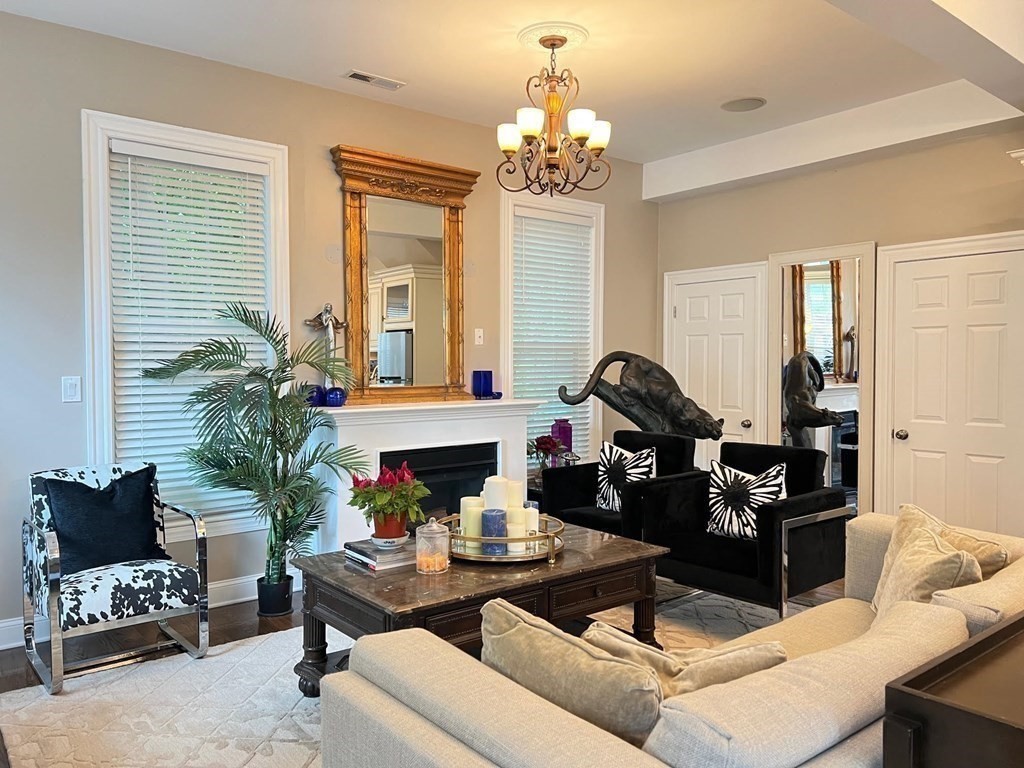 826 Watertown St, Newton