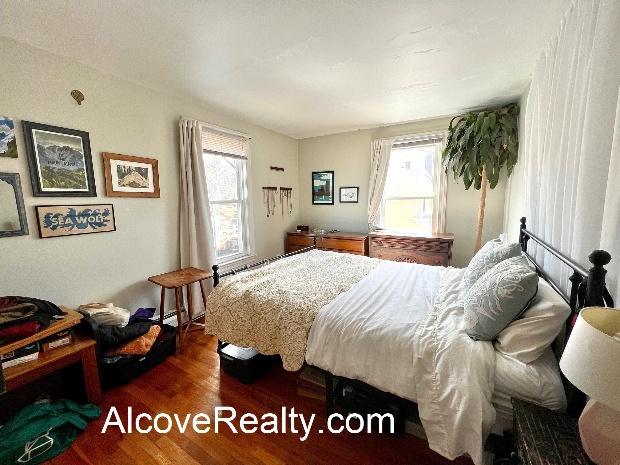 882 Broadway, Davis Square