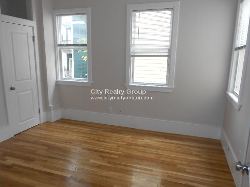 66 Mozart St, Jamaica Plain