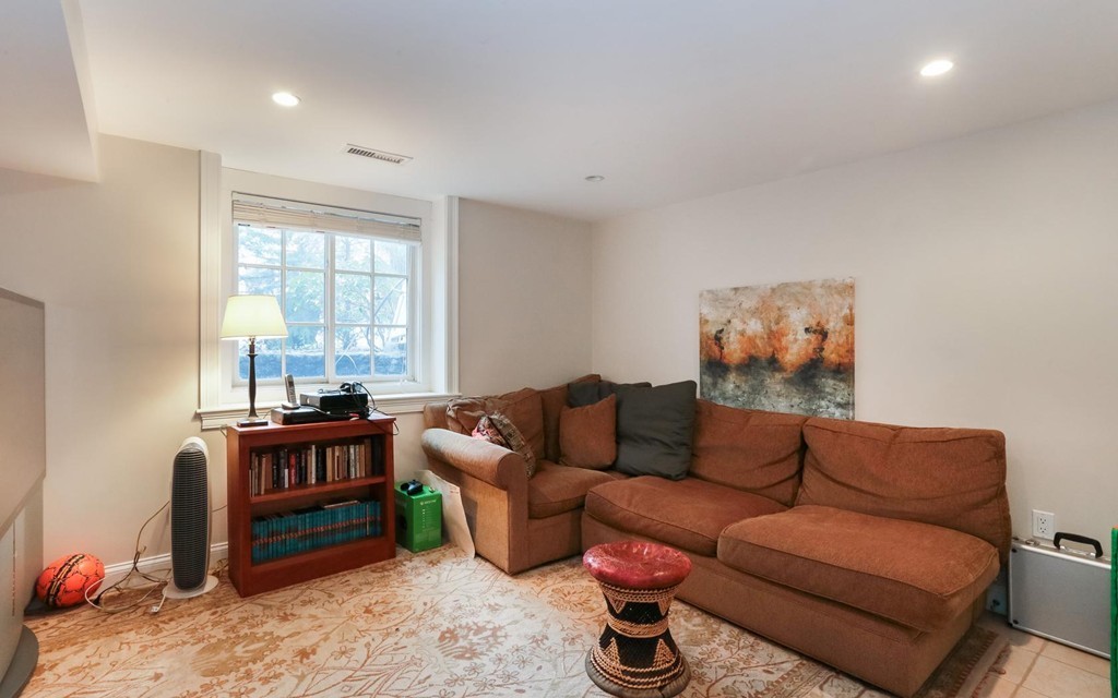 65 Blake St, Newtonville