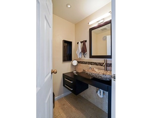 357 Commercial St, Waterfront