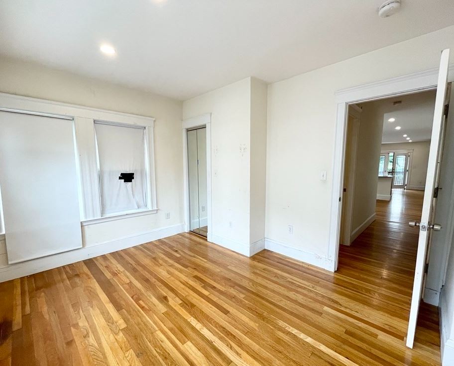 15 Sunset St, Mission Hill