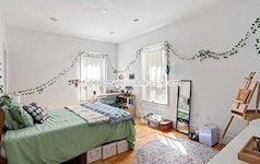 70 Hillside St, Mission Hill