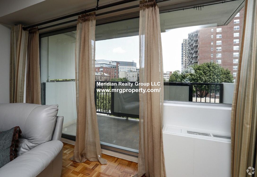 1574 Tremont St, Mission Hill